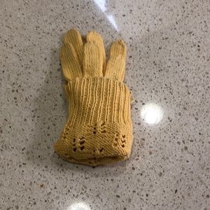 Vintage yellow knit gloves